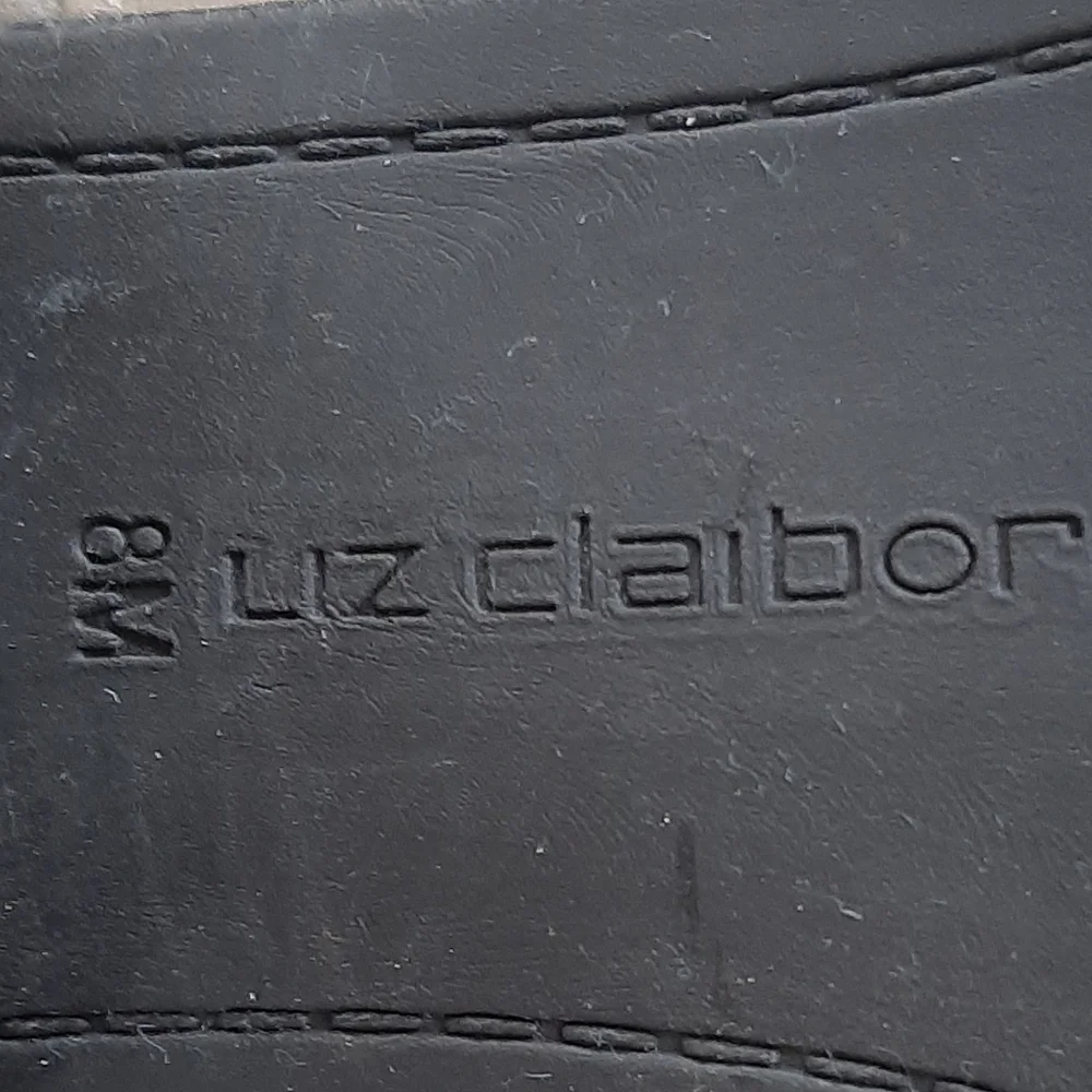 LIZ CLAIBORNE taupe ankle zip buckle boots. SIZE 8.